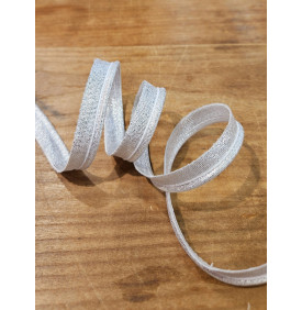 Passepoil Métallisé Argent – 10 mm
Idéal pour sublimer vos créations couture avec une touche brillante et élégante.