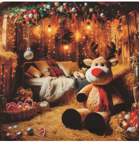 Carré Coton Motif Placé "Renne Peluche au Chalet" – Lumière Ambre – 45 x 45 cm – 100% Coton – Impression Digitale