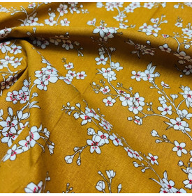 Coton imprimé Osaka jaune, motif floral délicat et lumineux.