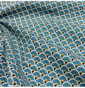 Coton imprimé Éventails doré bleu canard, motif graphique d’inspiration japonaise avec touches dorées.