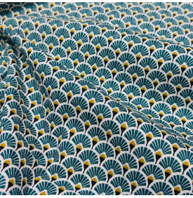 Coton imprimé Éventails doré vert forêt, motif graphique d’inspiration japonaise avec touches dorées.