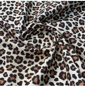 Tissu sergé de coton imprimé motif léopard sur fond écru