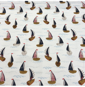 Tissu sergé de coton imprimé motif petits bateaux et voiliers sur fond blanc lumineux