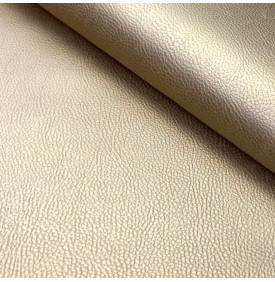 Simili cuir métallisé or au grain fin et lumineux.
