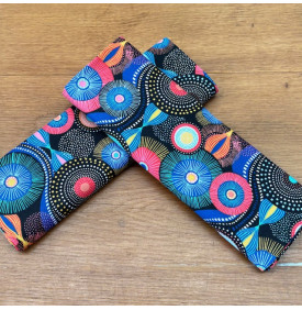 Coton imprimé graphique aux motifs ronds multicolores sur fond sombre