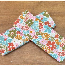 Coton imprimé floral rétro sur fond clair, lumineux et coloré