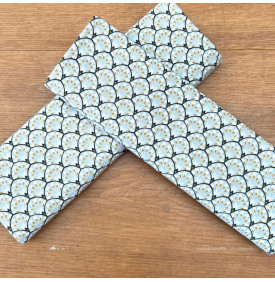 Motif graphique Art déco aux lignes éventail, décliné dans une teinte gris douce et intemporelle.